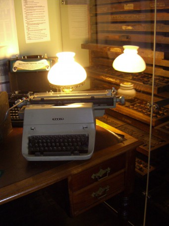 Type drawers and typewriters