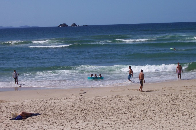 Watego Beach hot-tub