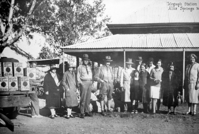 a_h054_x - 30.6.1930 - Telegraph station Alice Springs