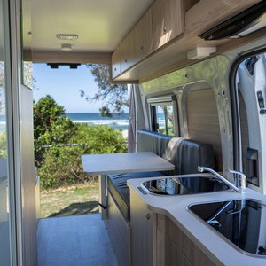 Apollo Hitop AU Kitchen and Rear Dining