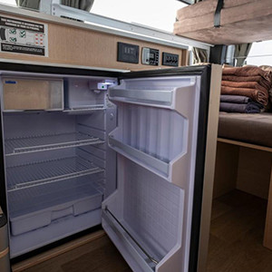 britz-voyager-4-berth-fridge