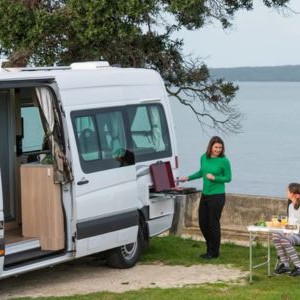 maui-ultima-plus-motorhome-3-berth-au-exterior-with-kids