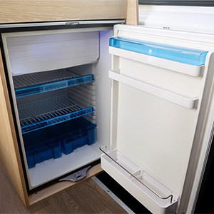 starrv-aquila-motorhome-2-berth-fridge