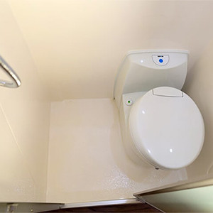 starrv-aquila-motorhome-2-berth-toilet