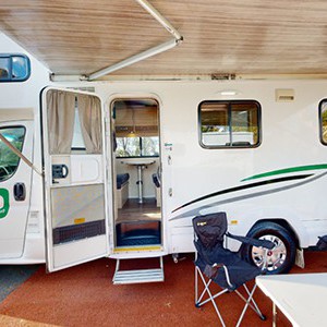 go-cheap-henty-motorhome-4-berth-exterior-side-with-awning