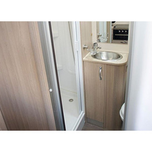 Cruisin Seeker Motorhome – 4 Berth – bathroom