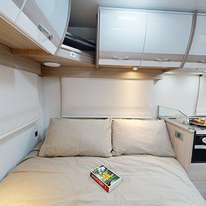cruisin-deluxe-motorhome-6-berth-double-bed
