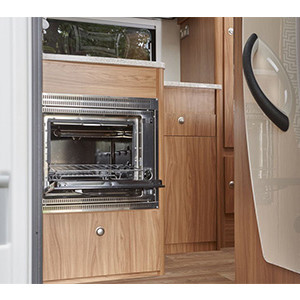 AR Luxury Motorhome – 4 Berth-oven