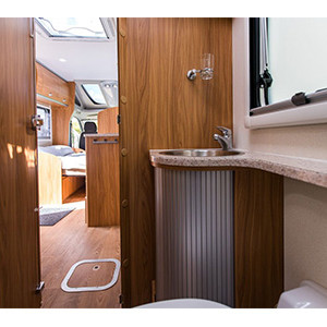 AR Luxury Motorhome – 4 Berth – wash area