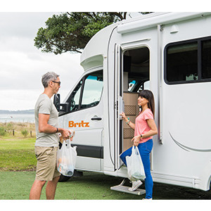Britz Discovery Campervan – 4 Berth – lifestyle photo (1)