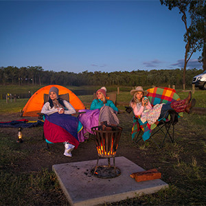 Britz Discovery Campervan – 4 Berth – lifestyle photo (4)