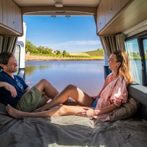 maui-ultima-2-berth-au-interior-back-bed