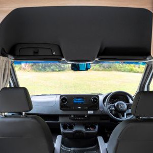 maui-ultima-2-berth-au-interior-driver-cab
