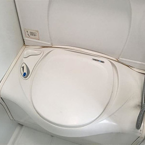 KC Elite Motorhome – 6 Berth – toilet