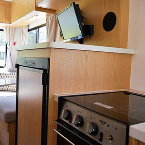 AC Euro Deluxe Motorhome Winnebago – 6 Berth – kitchen