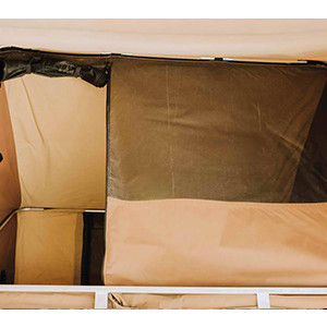 Centre 4×4 Hilux – 4 Berth – roof bed