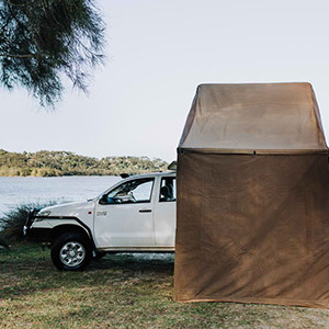 Centre 4×4 Hilux – 4 Berth – tent (1)