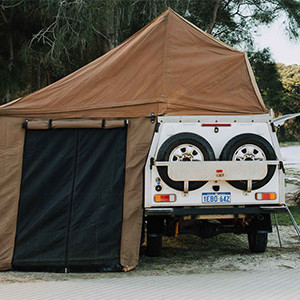 Centre 4×4 Hilux – 4 Berth – tent (2)