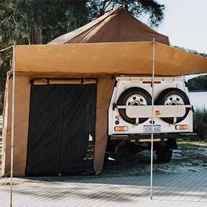 Centre 4×4 Hilux – 4 Berth – tent (3)