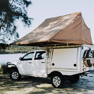 Centre 4×4 Hilux – 4 Berth – tent