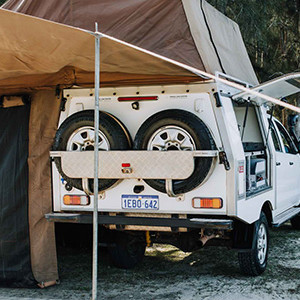 Centre 4×4 Hilux – 4 Berth – tent (4)