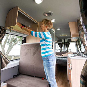 mighty-deuce-motorhome-plus-3-berth-interior