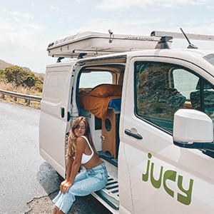 Jucy Compass Campervan – 4 Berth-lifestyle (3)
