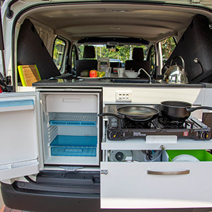 Jucy Compass Campervan – 4 Berth-mini-kitchen