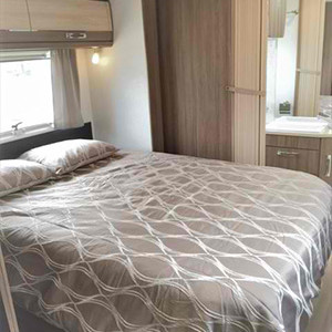 Serenity Conquest Slideout Motorhome – 5 Berth – bed