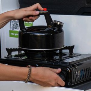 jucy-coaster-campervan-2-berth-au-cooking-outside-1