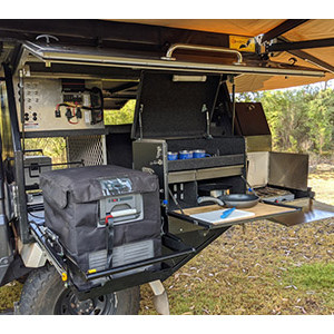 WA 79 Series Landcruiser Dual Cab 4WD – 3-5 Berth-kitchen