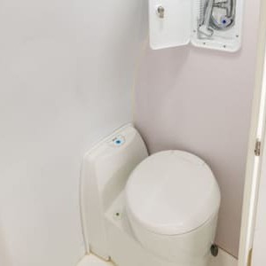 Camperman Maxie Deluxe HighTop Campervan – 4 Berth Bathroom