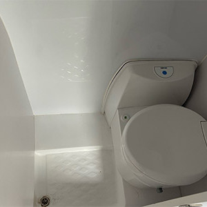 Camperman Maxie Deluxe HighTop Campervan – 4 Berth-toilet