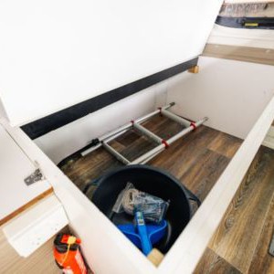 camperman-maxie-deluxe-hightop-campervan-4-berth-au-interior-storage