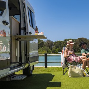 Apollo Euro Mini AU Couple Lakeside Picnic Apollo Euro Mini AU Couple Lakeside Picnic