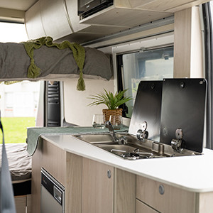 Jucy Cruiser Motorhome – 4 Berth – Kitchen bench