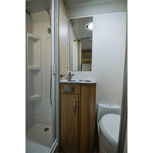 cruisin-adventurer-4-berth-toilet-shower
