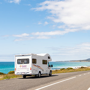 cruisin-deluxe-motorhome-4-berth-exterior-rear