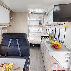 cruisin-deluxe-motorhome-4-berth-interior6