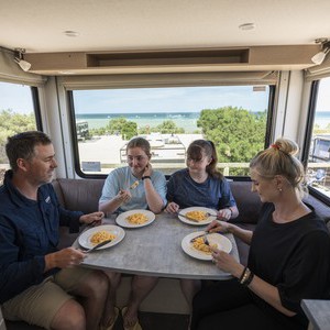 Apollo Euro Quest AU Family Rear Dining Meal Apollo Euro Quest AU Family Rear Dining Meal