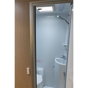 apollo-euro-quest-motorhome-4-berth-toilet-and-shower