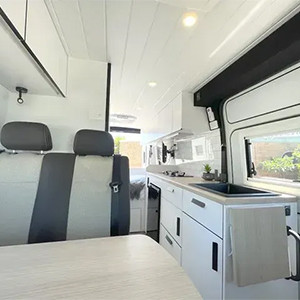 StarRV Polaris Motorhome – 2+2 Berth-table-and-kitchen