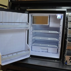 DA 4WD – 2 Berth Fridge