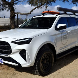 DA 4WD – 5 Seater Front View