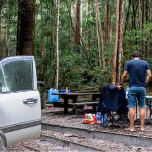 A4W Landcruiser 4WD – 5 Seater Exterior 3 (1)