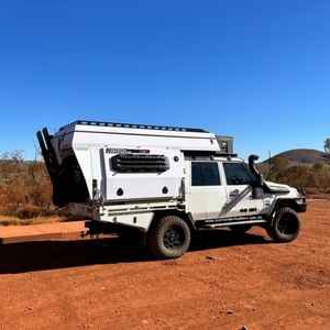 OLD 4WD Landcruiser – 2-5 Berth – Exterior 1