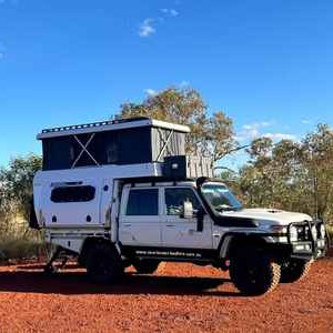 OLD 4WD Landcruiser – 2-5 Berth – Exterior 2