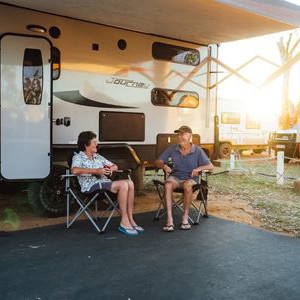 RD 4WD Luxury Campertrailer – 5 Berth Awning