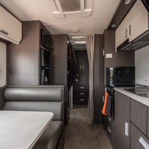 RD 4WD Luxury Campertrailer – 5 Berth Interior 1