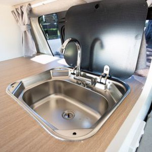 aw-hp-campervan-3-berth-au-kitchen